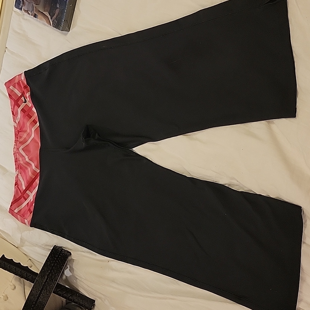 Women's athletic Nike capris....medium